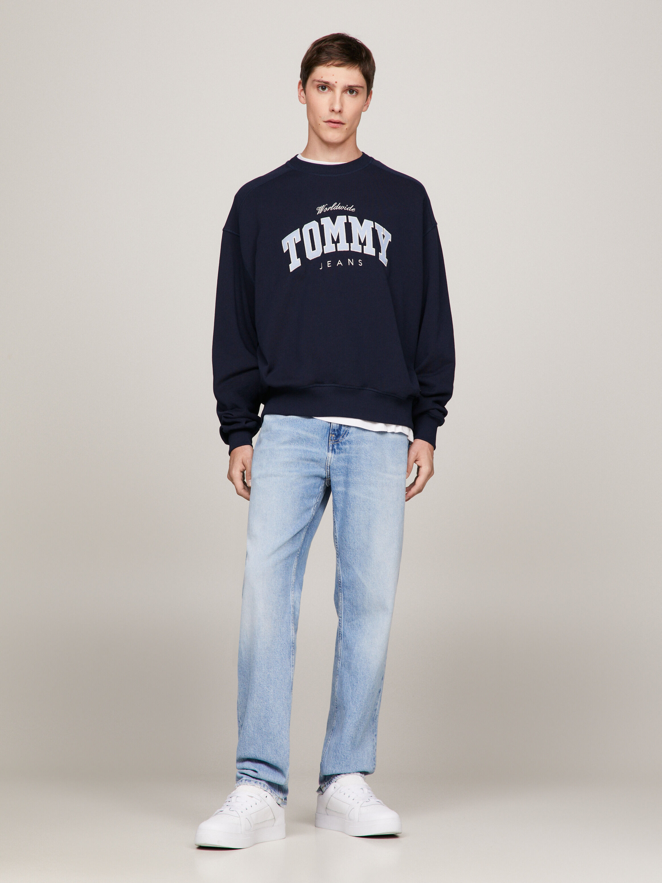 White tommy discount hilfiger jumper