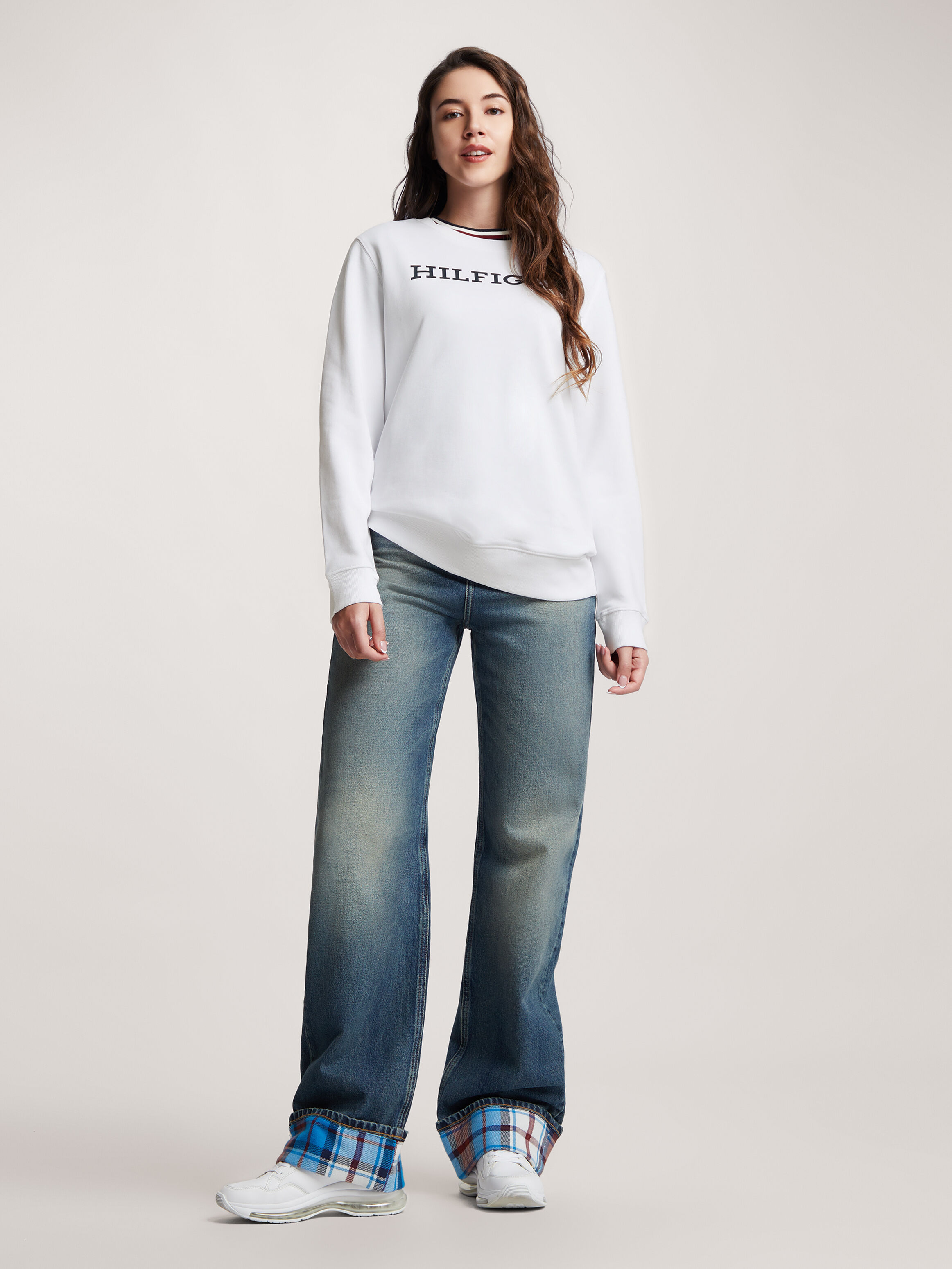 White tommy hotsell hilfiger sweatshirt womens