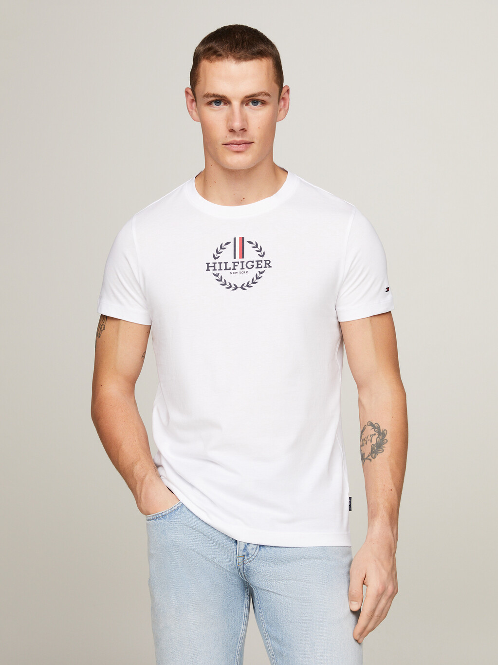 Global Stripe Archive Crest Logo Slim T-Shirt, White, hi-res