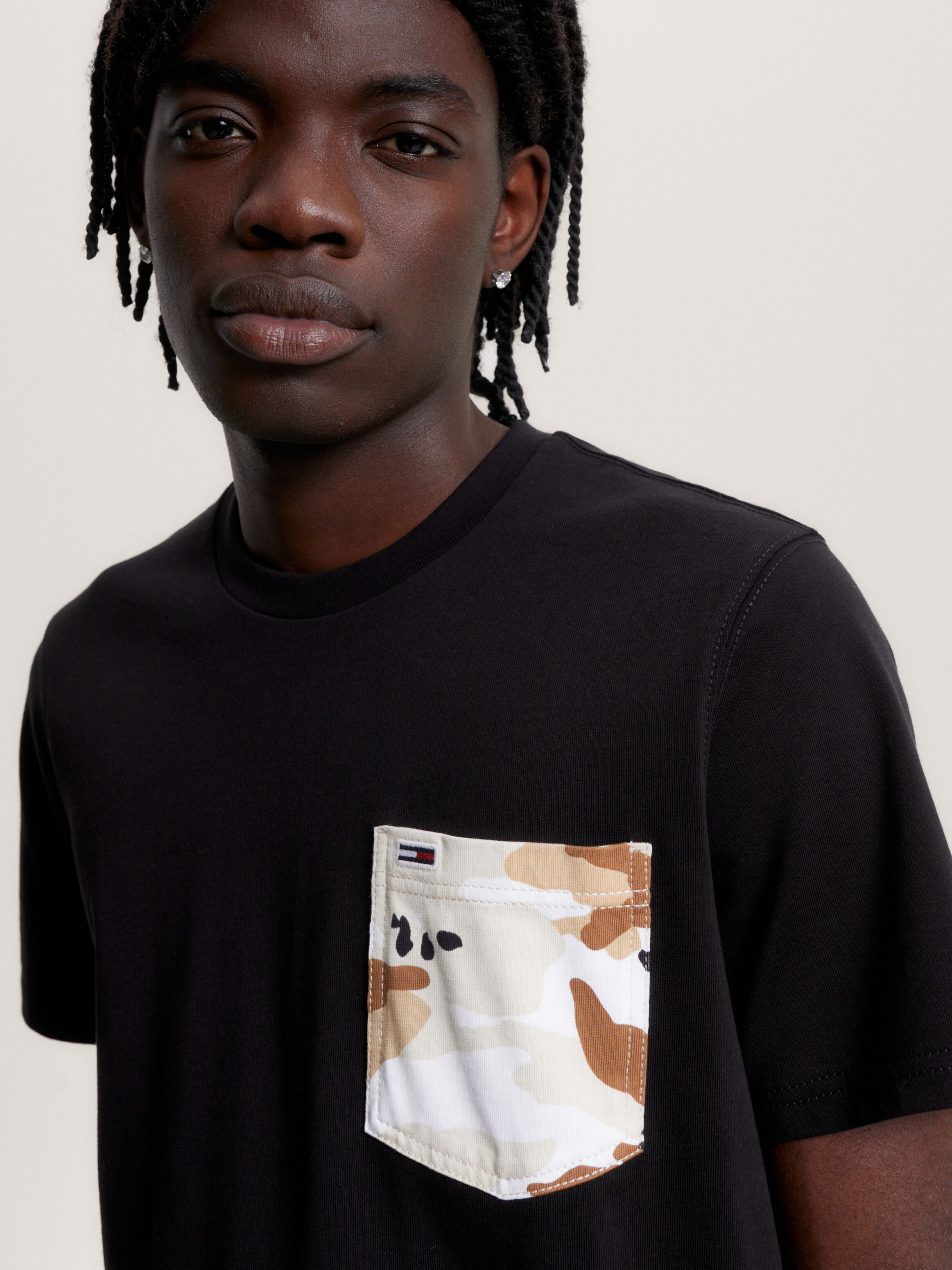 Tommy jeans crest flag t shirt store