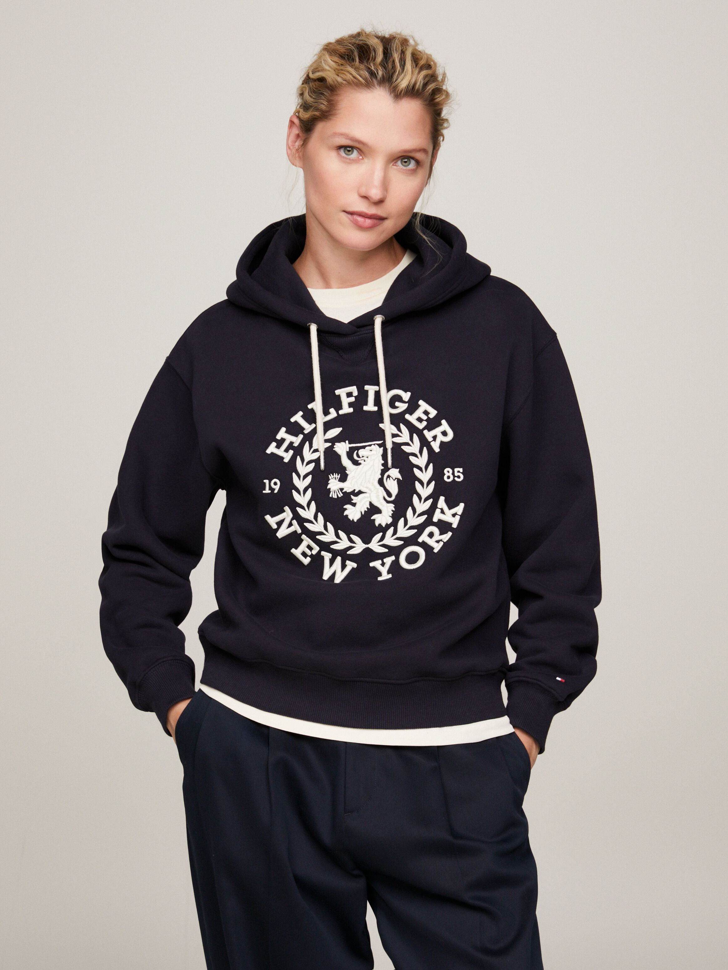 White tommy hilfiger best sale jumper womens