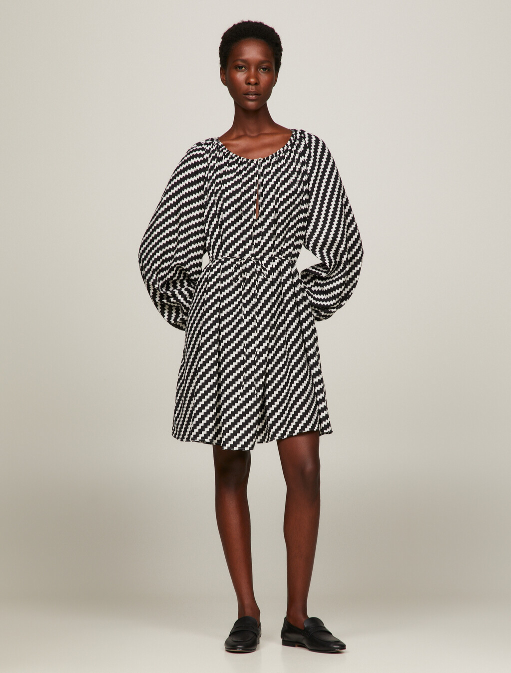 Jagged Print Oversized Knee Length Dress, Zig Zag Print/ Whte Base, hi-res