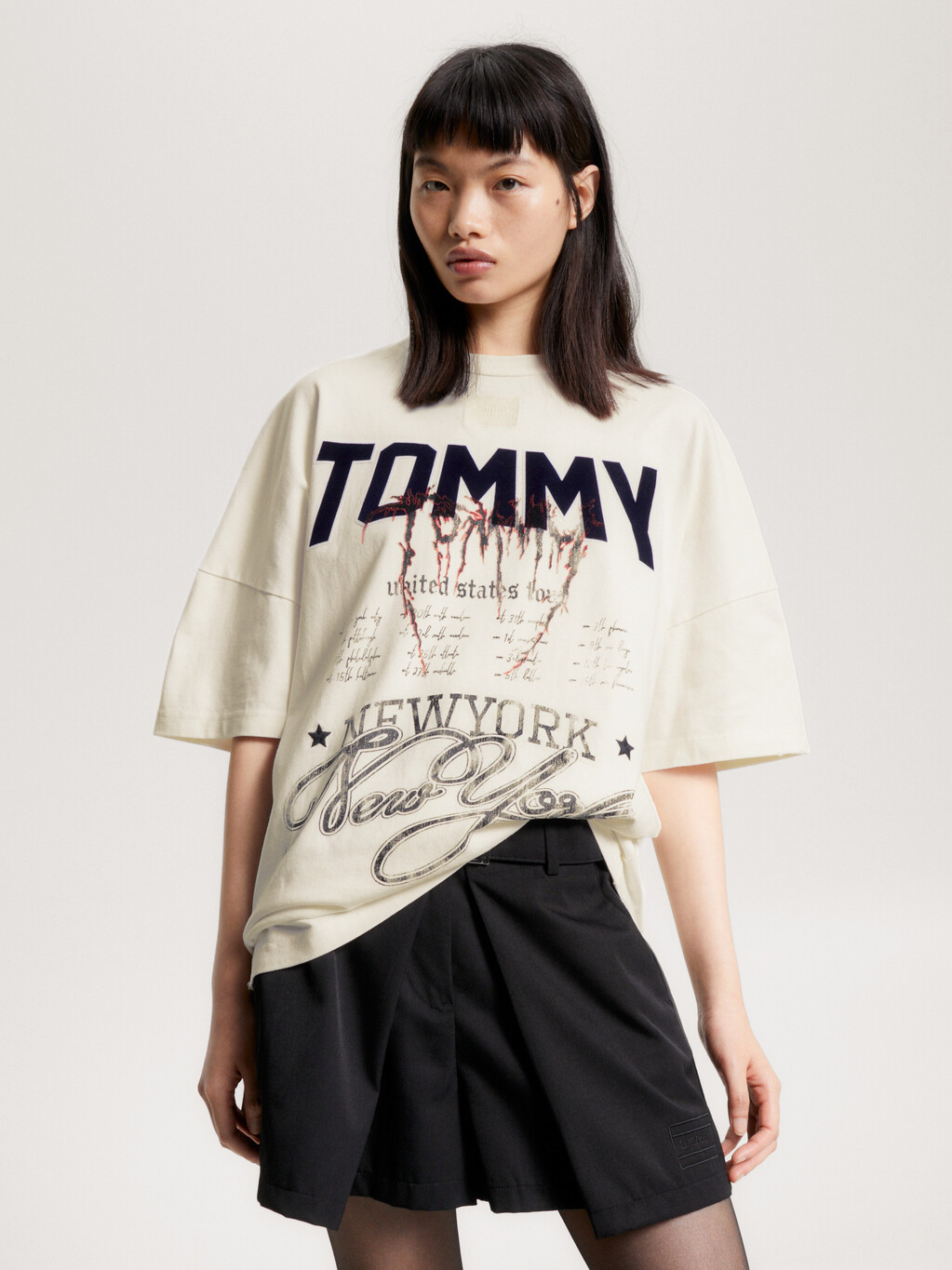 Heavy Wash Graphic Logo T-Shirt | natural | Tommy Hilfiger Singapore