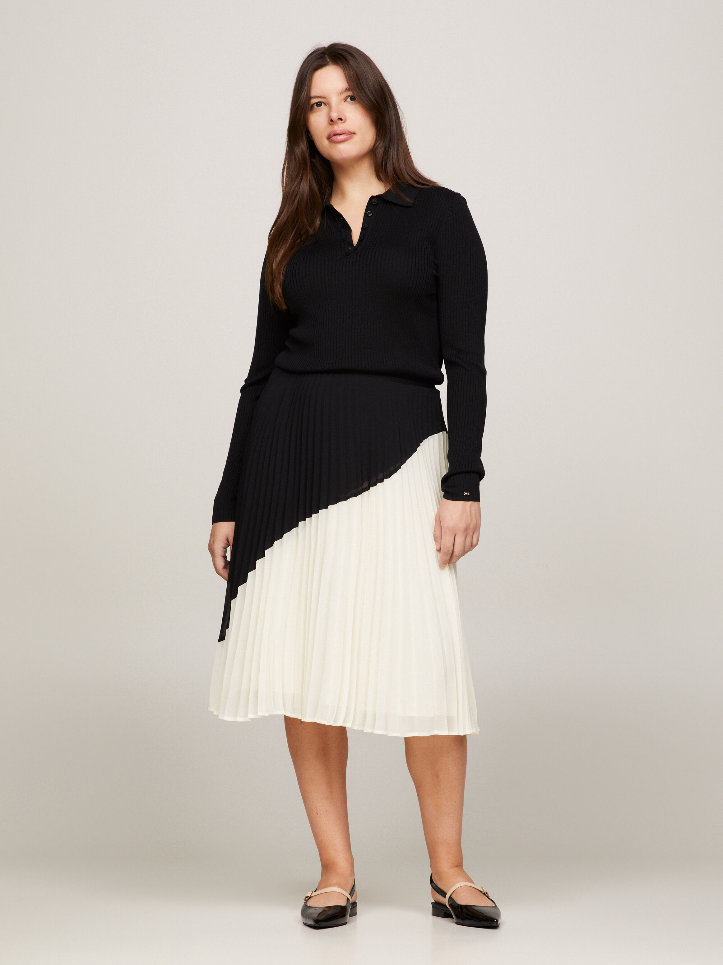 Black pleated flare sales skirt