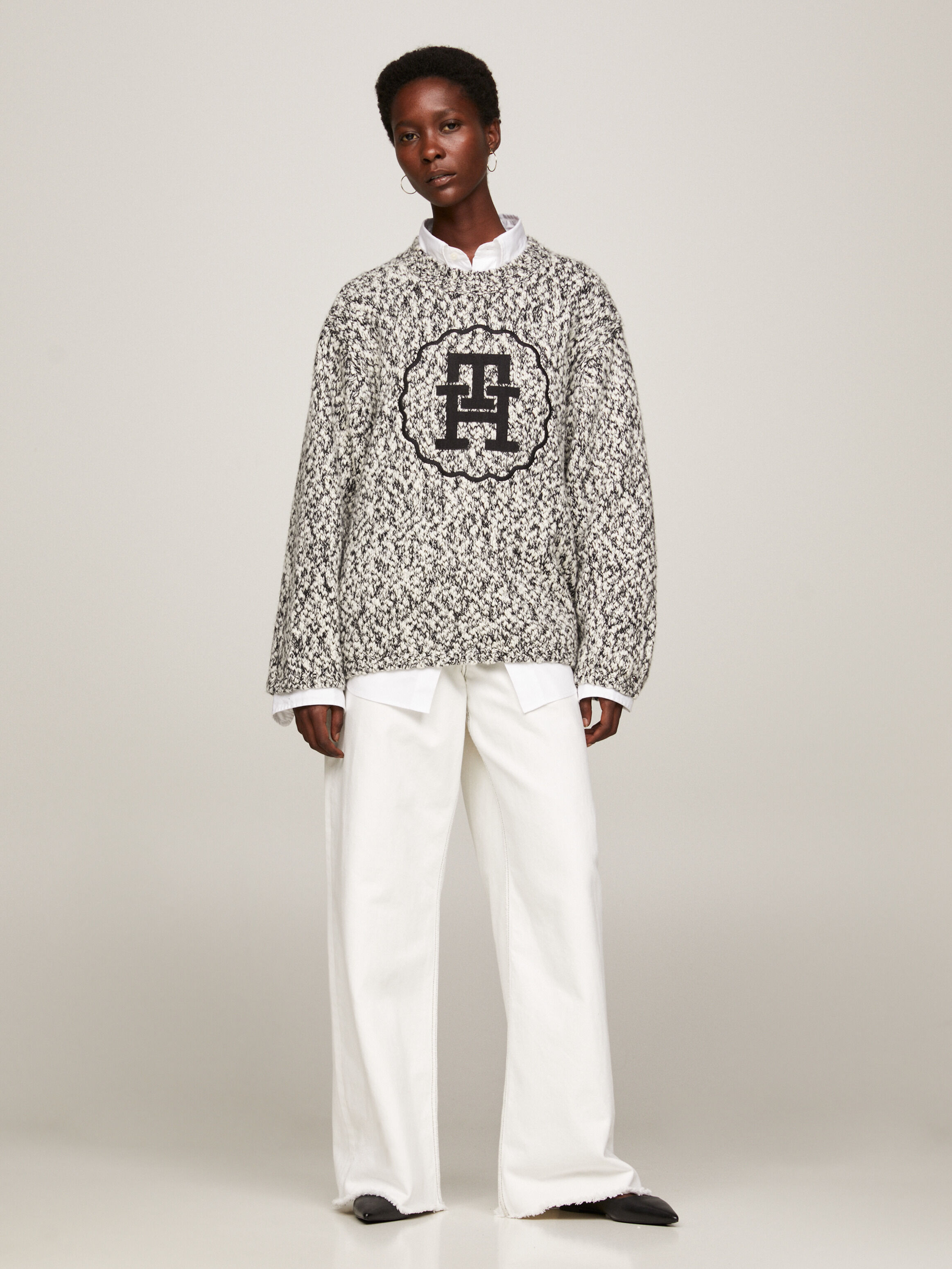 White tommy hilfiger sales jumper