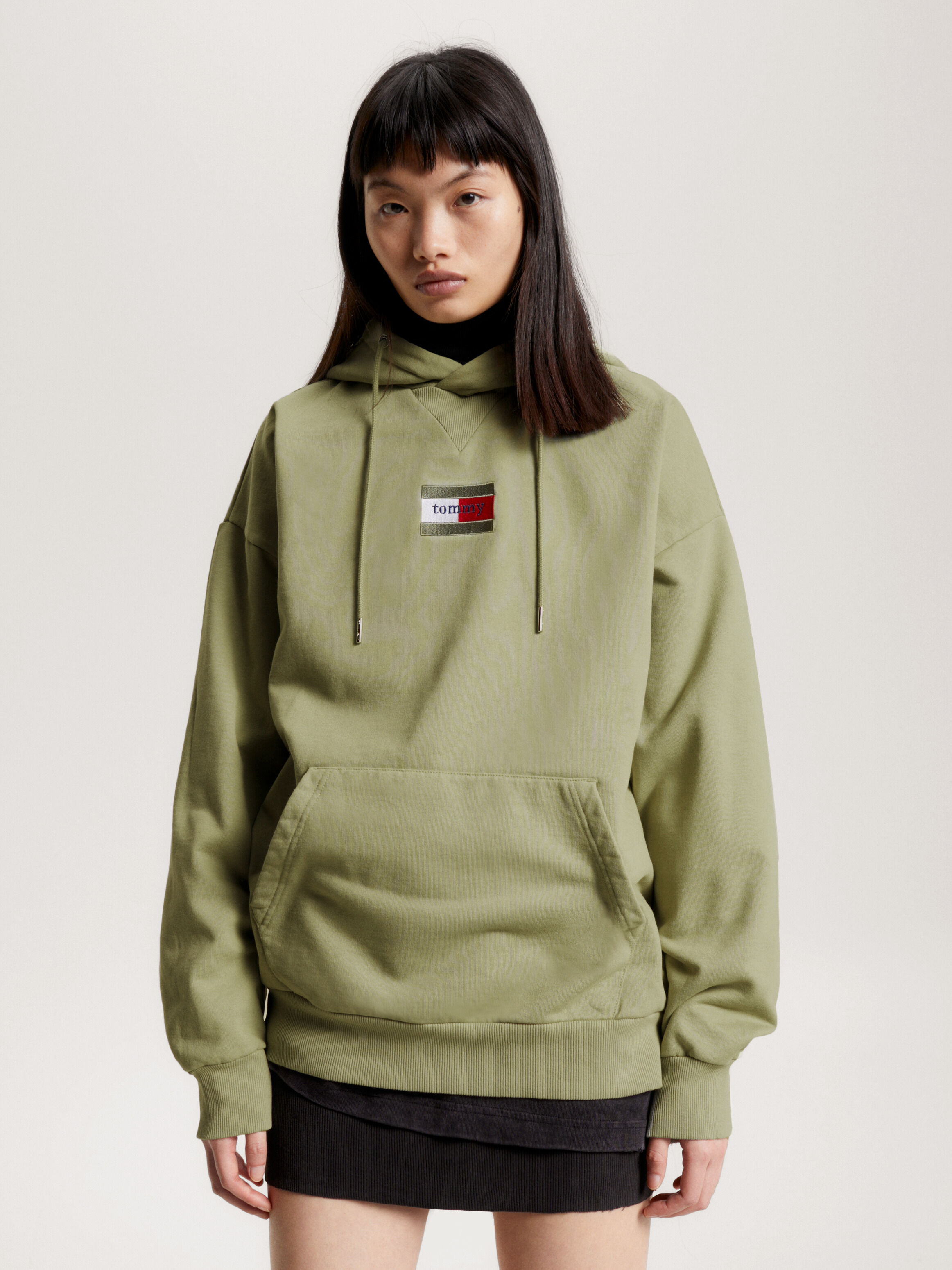 Badge hoodie on sale tommy hilfiger