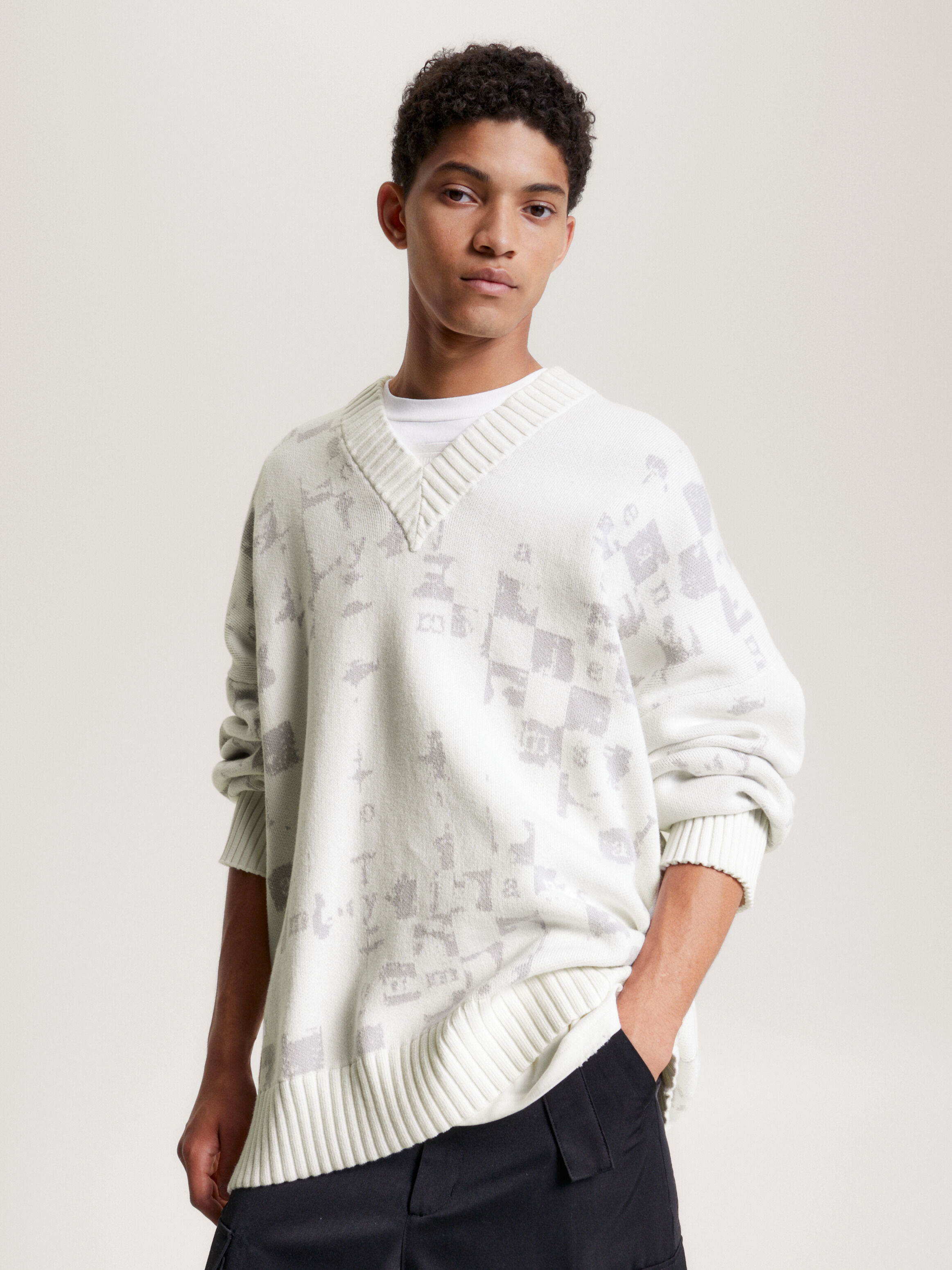Intarsia Logo V Neck Oversized Jumper