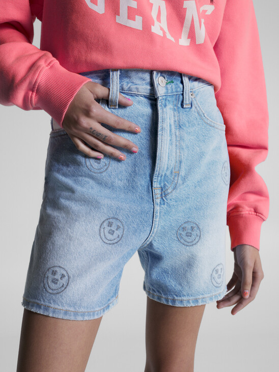 TOMMY JEANS X SMILEY® CRITTER DENIM SHORTS