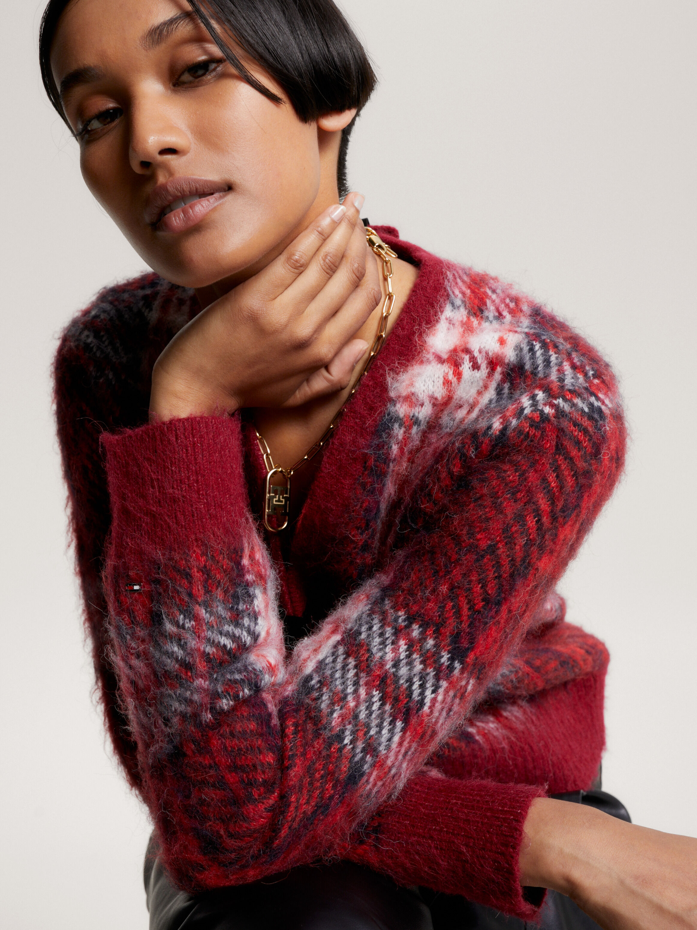 Cropped v neck cardigan outlet