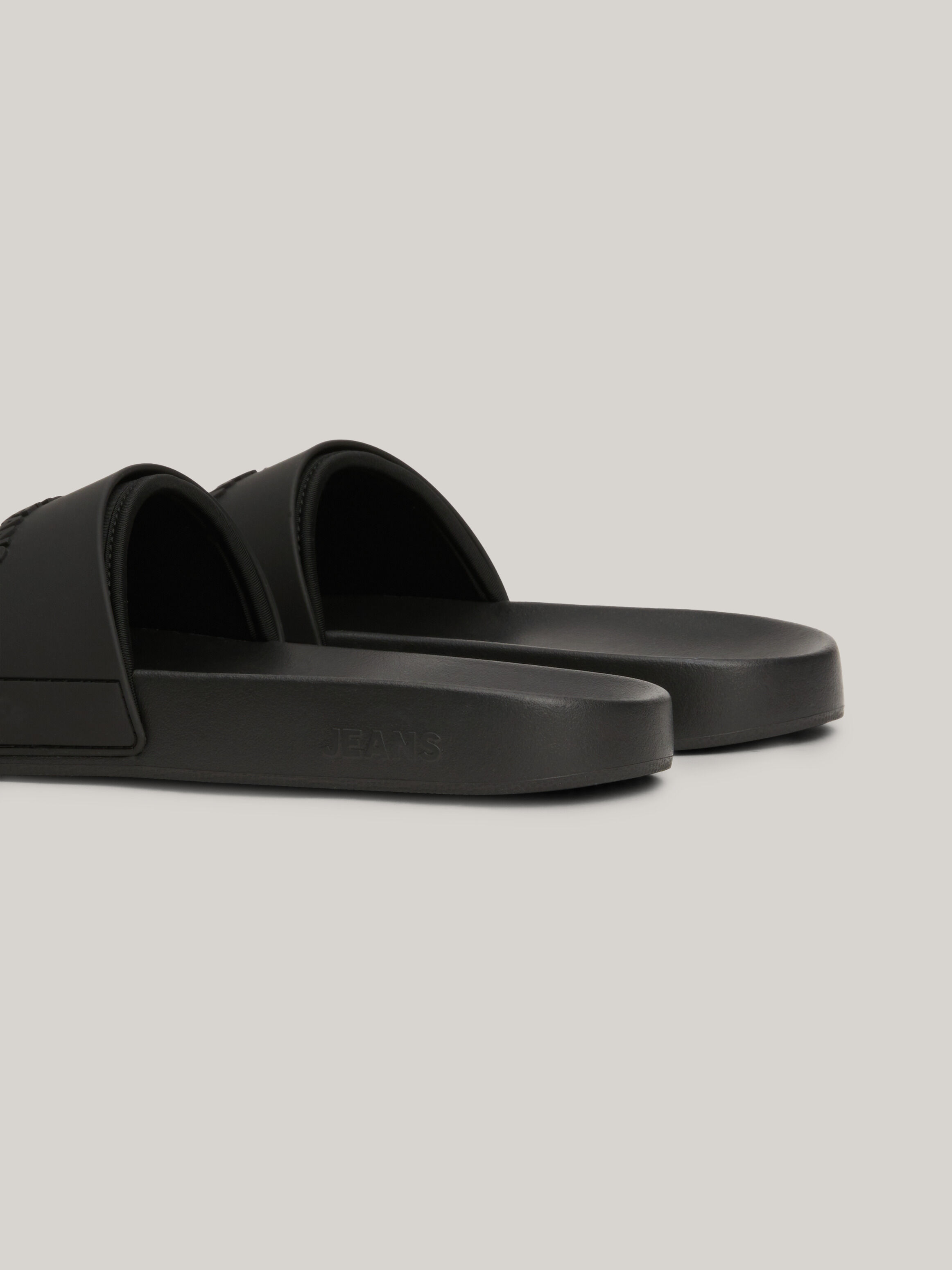 White tommy cheap hilfiger sliders