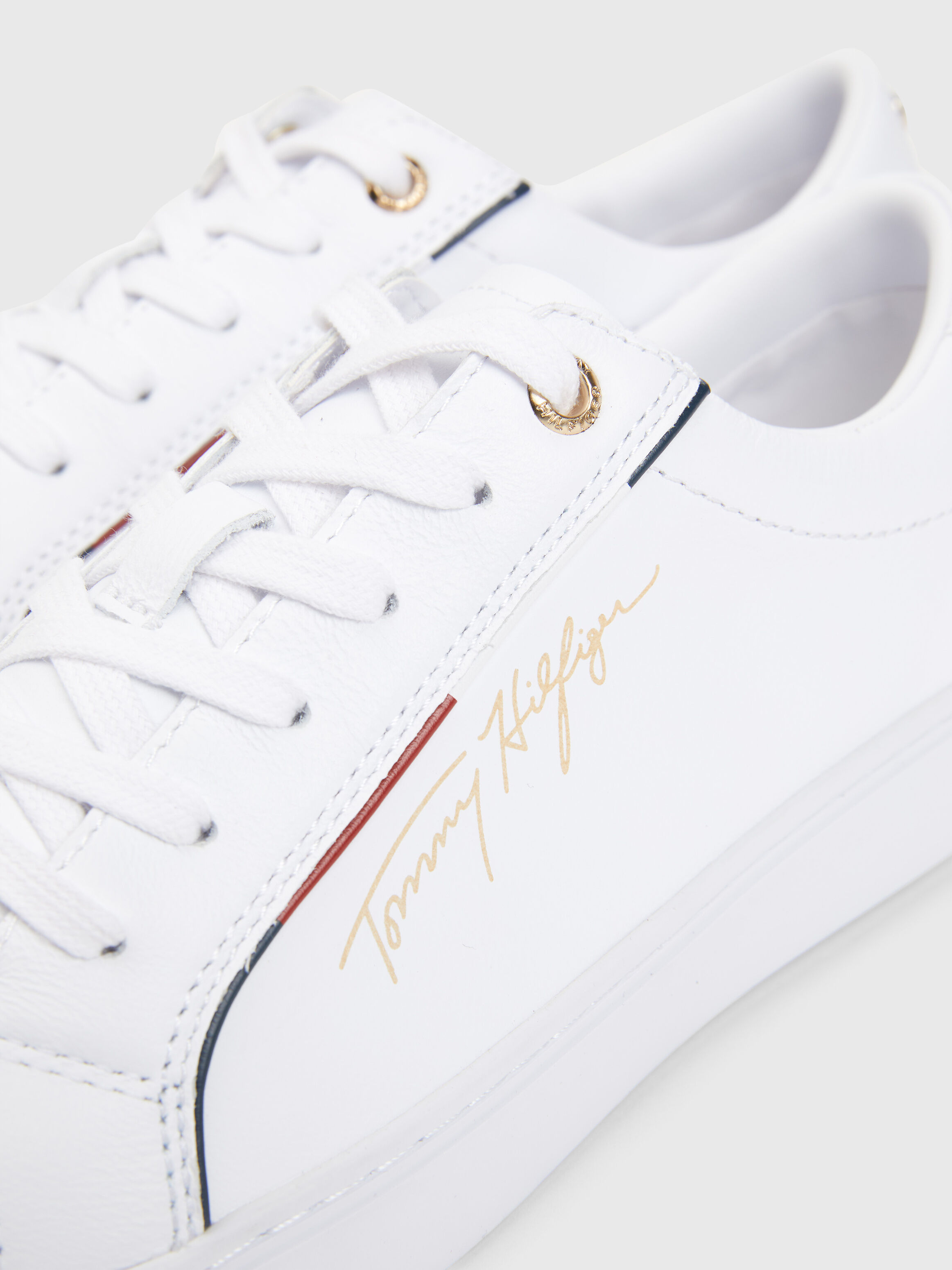 White tommy hilfiger trainers womens deals