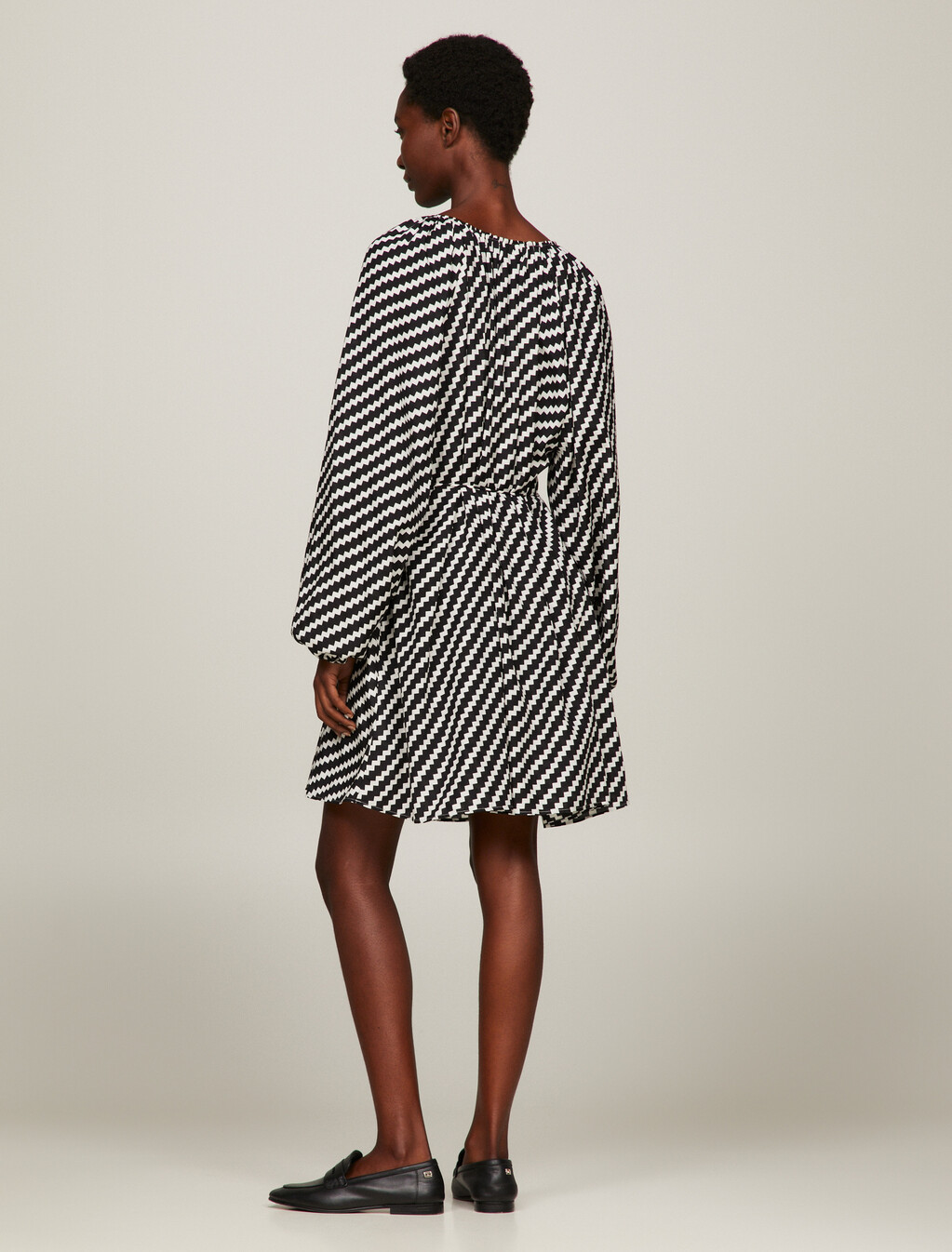 Jagged Print Oversized Knee Length Dress, Zig Zag Print/ Whte Base, hi-res
