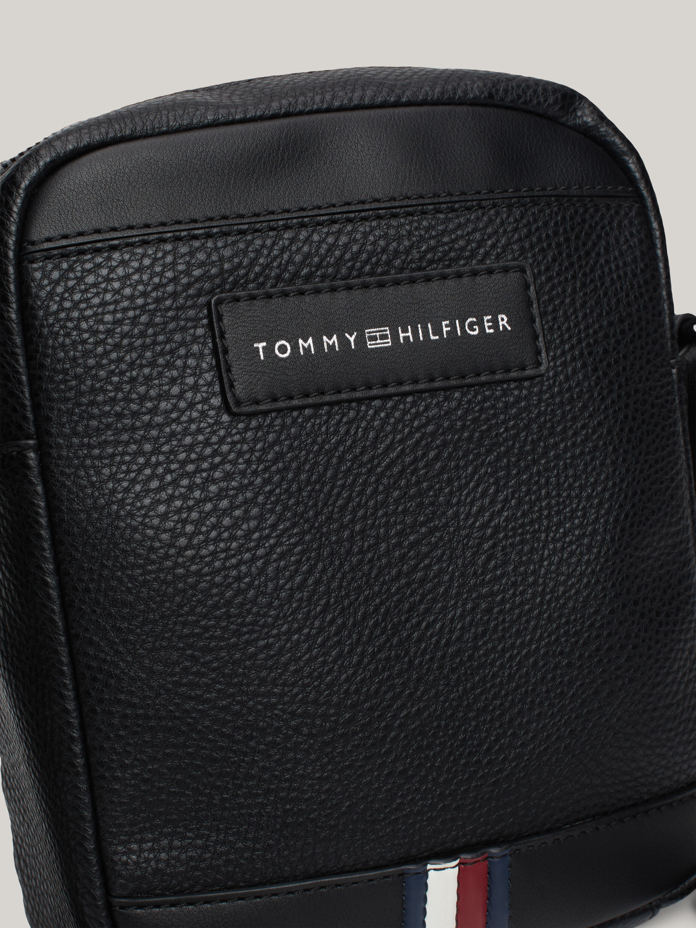 Tommy Hilfiger Business Crossover Reporter Bag Black