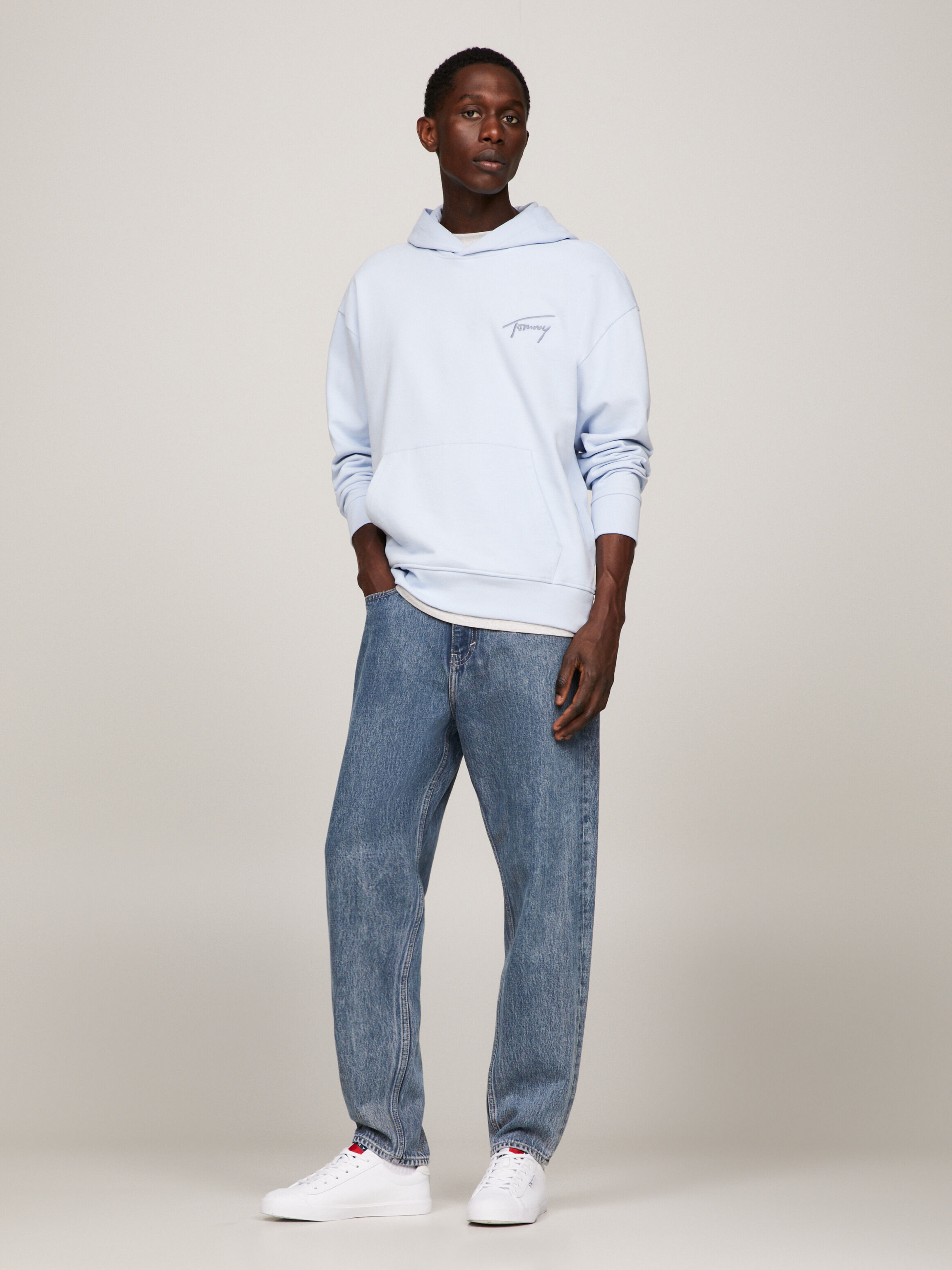 White sweatshirt best sale tommy hilfiger