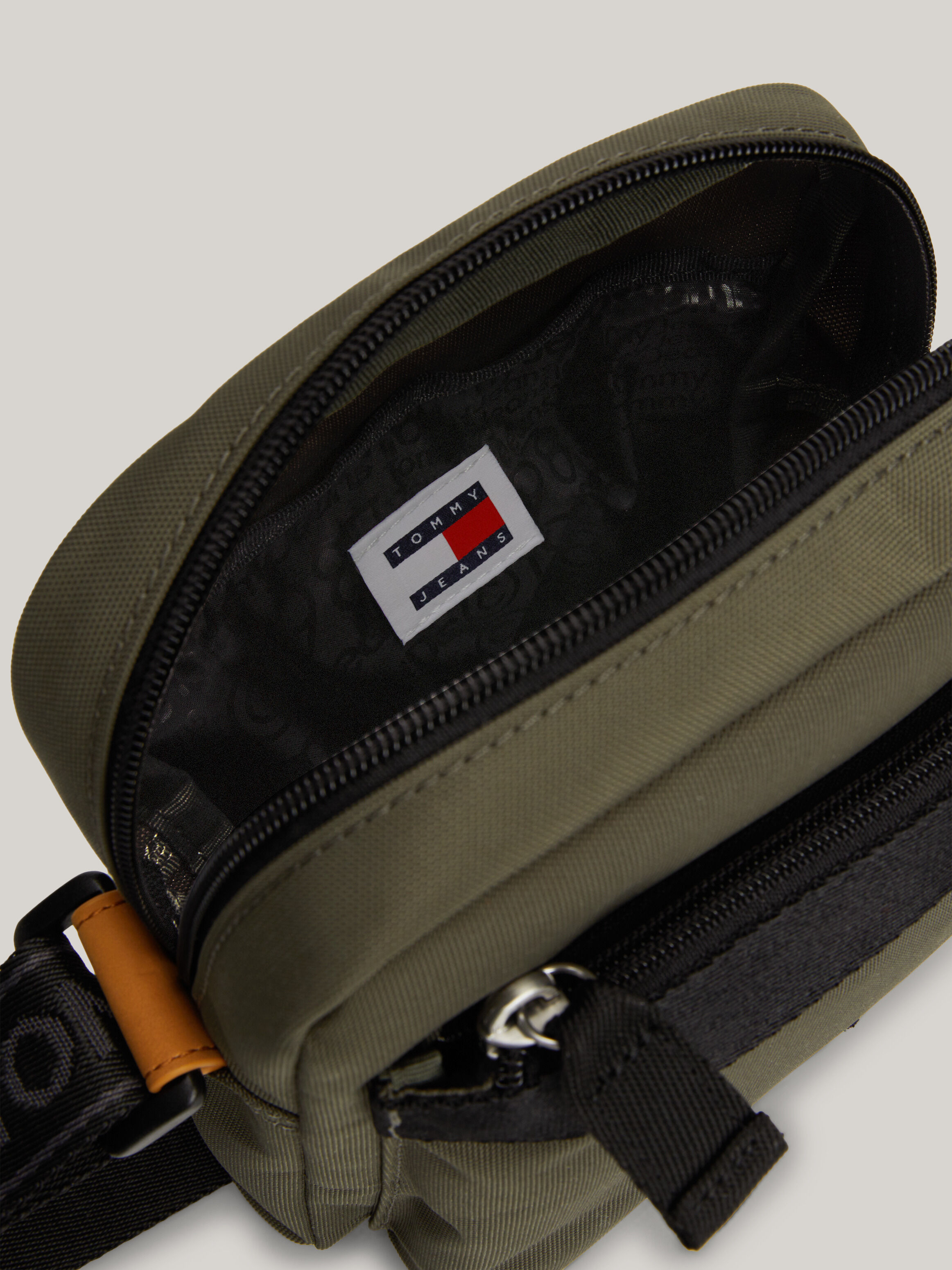 Tommy Hilfiger Essential Logo Strap Reporter Bag in Pewter Green