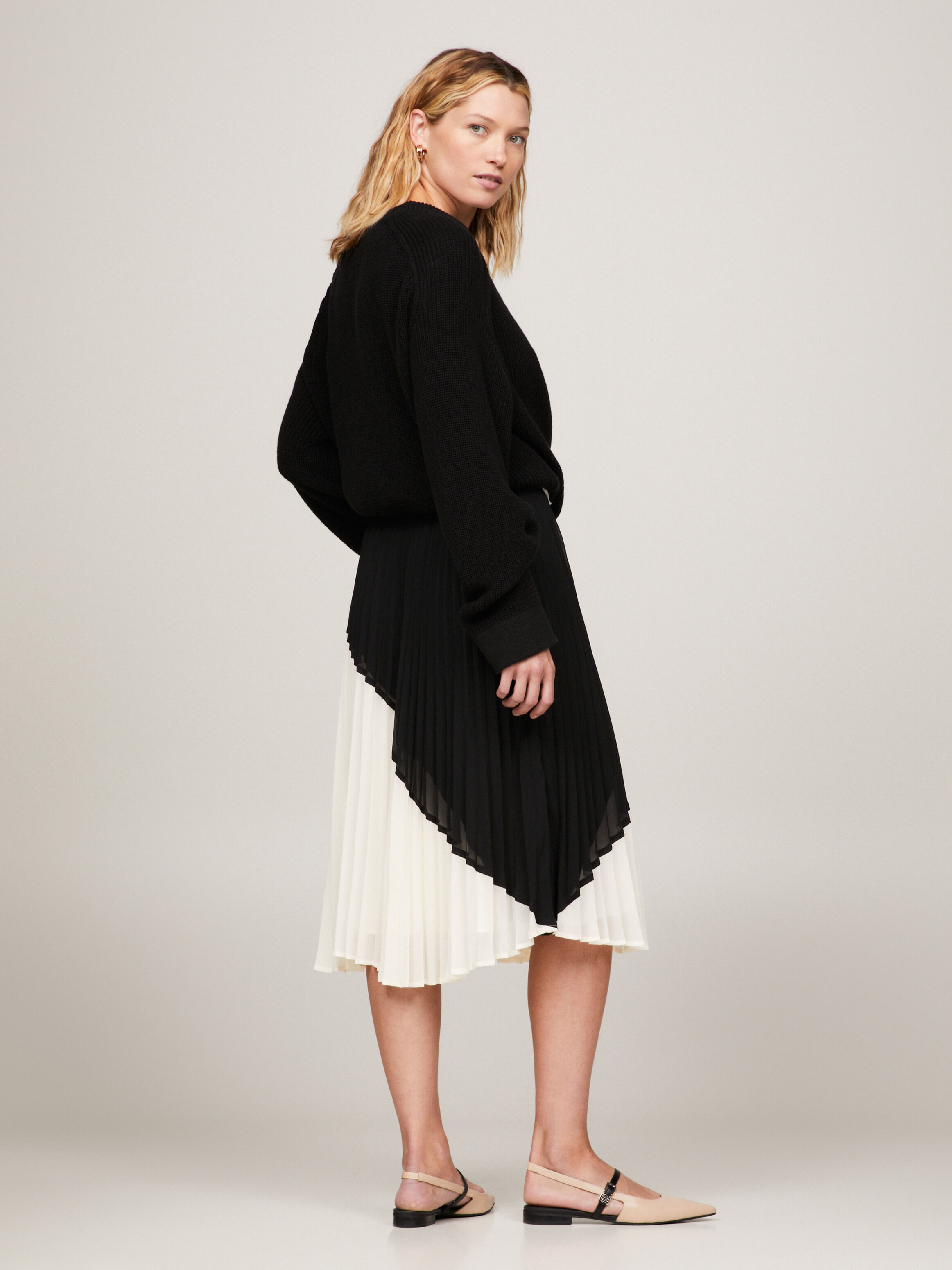 Black flare pleated midi skirt hotsell