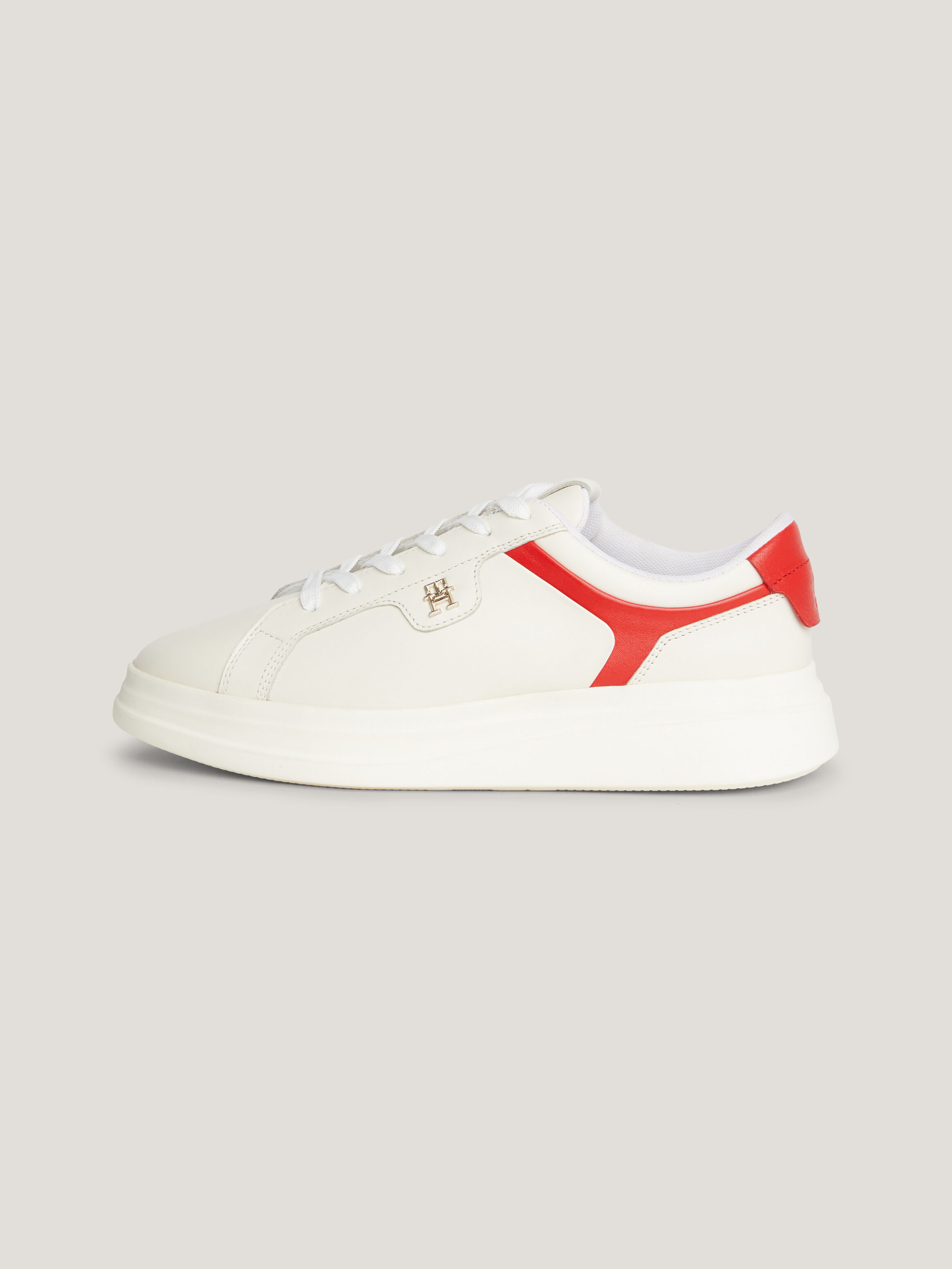White trainers discount tommy hilfiger