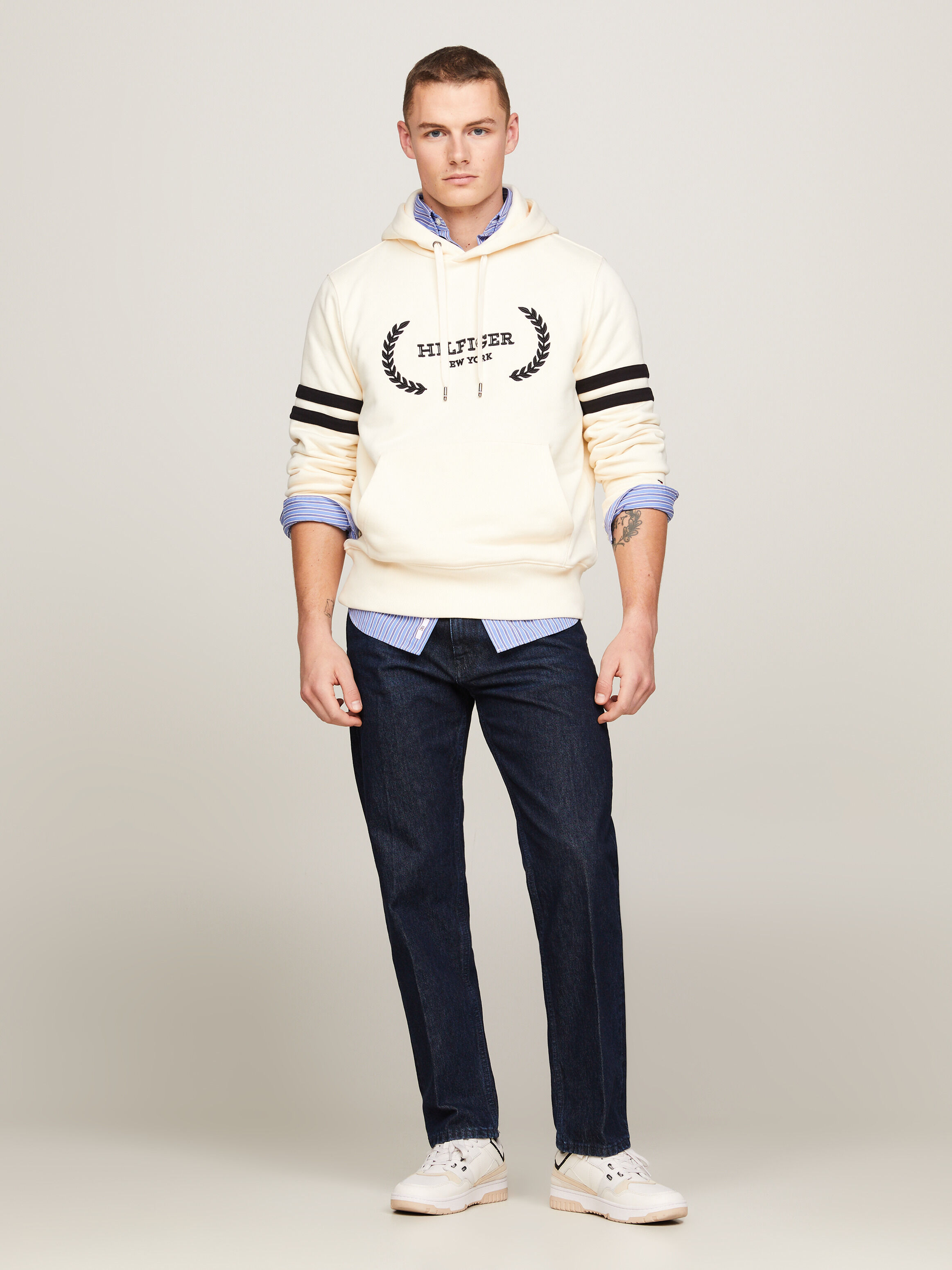 Pullover hoodie hotsell tommy hilfiger