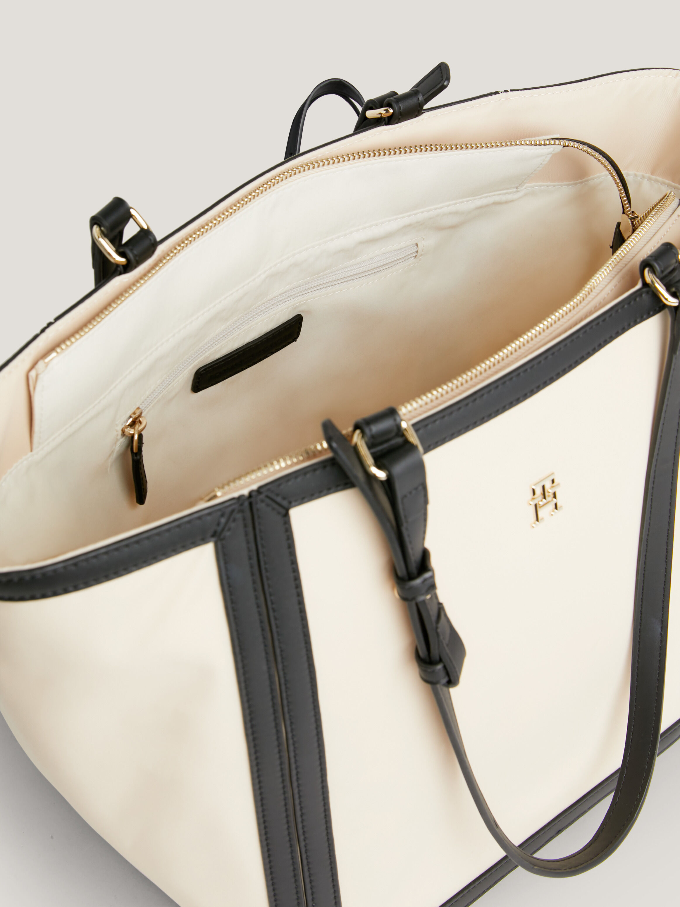 White tommy hilfiger purse store