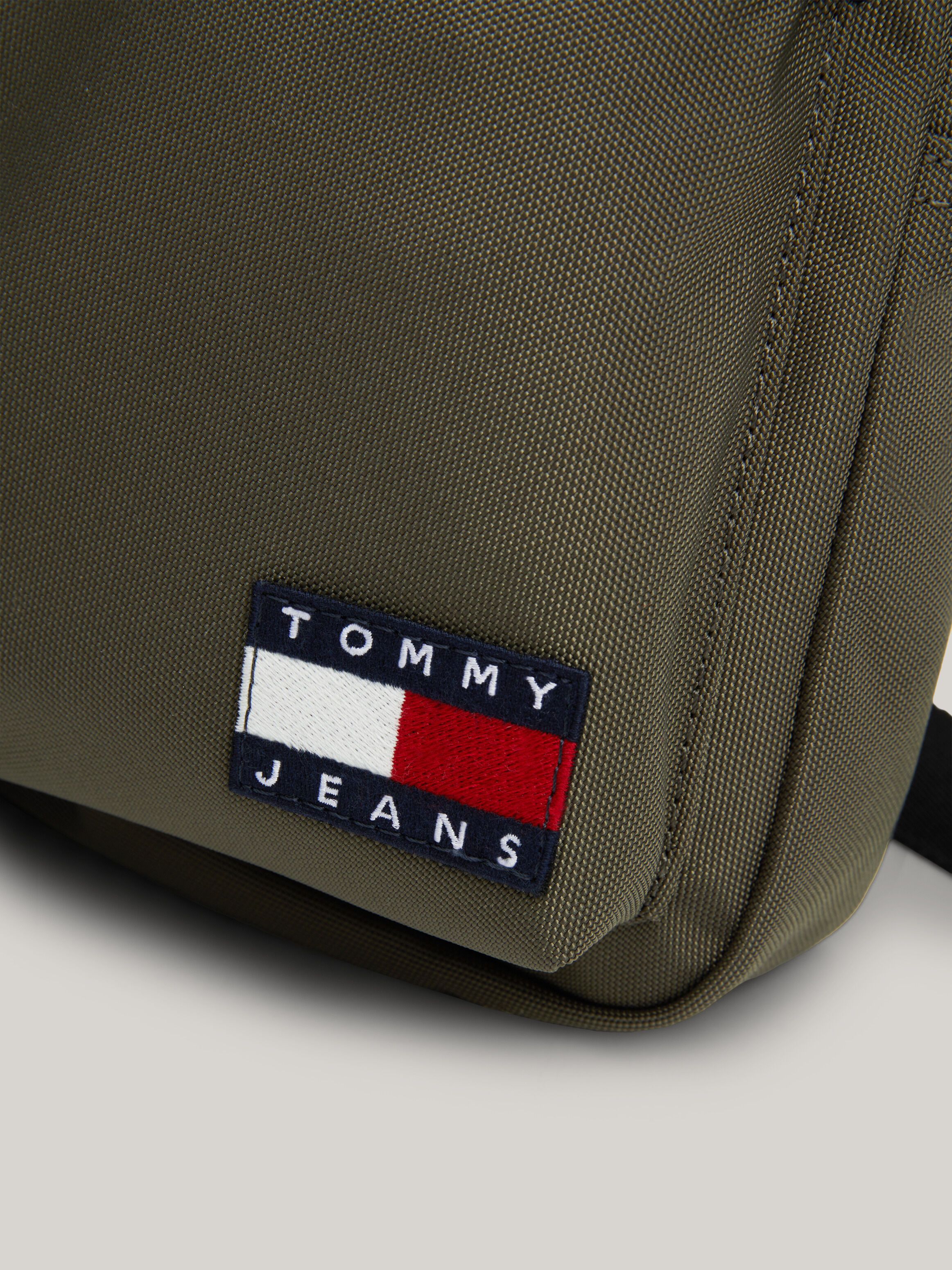Tommy Hilfiger Essential Logo Strap Reporter Bag in Pewter Green