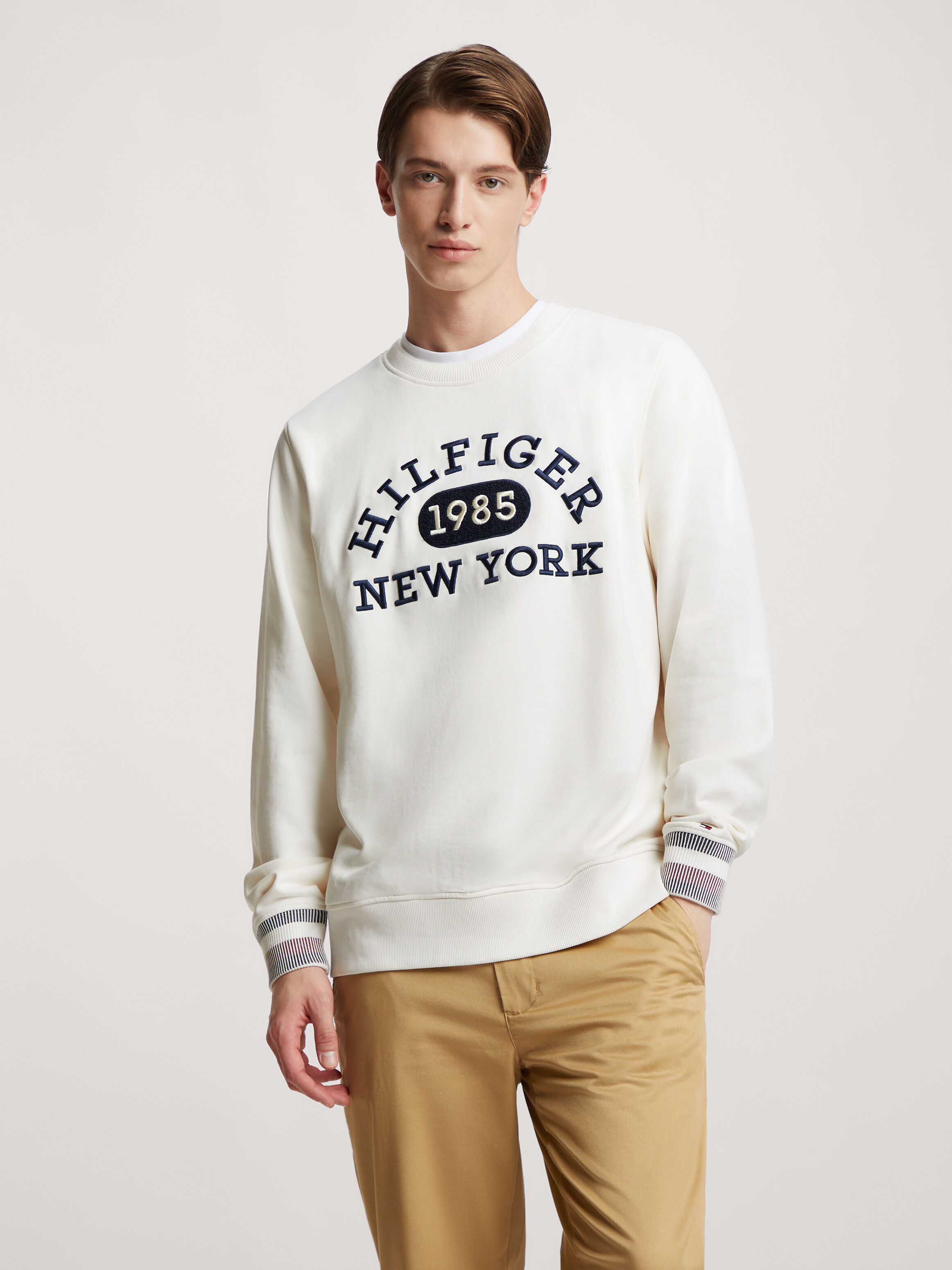 White tommy clearance sweatshirt
