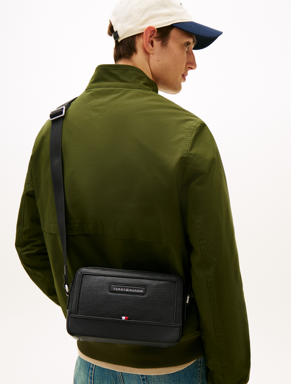 Pebble Grain Logo Crossbody Reporter Bag, Black, hi-res