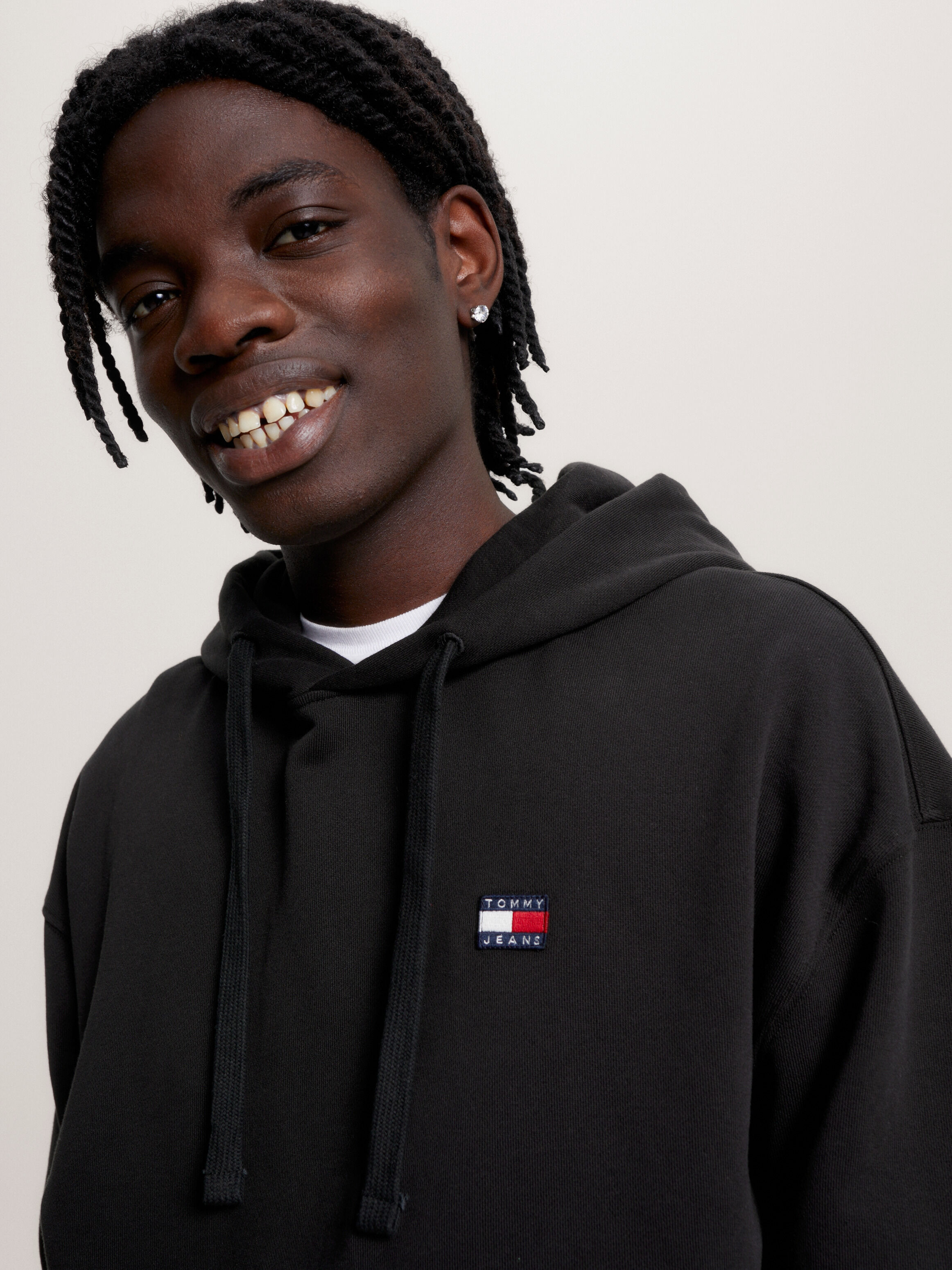 Badge hoodie new arrivals tommy hilfiger