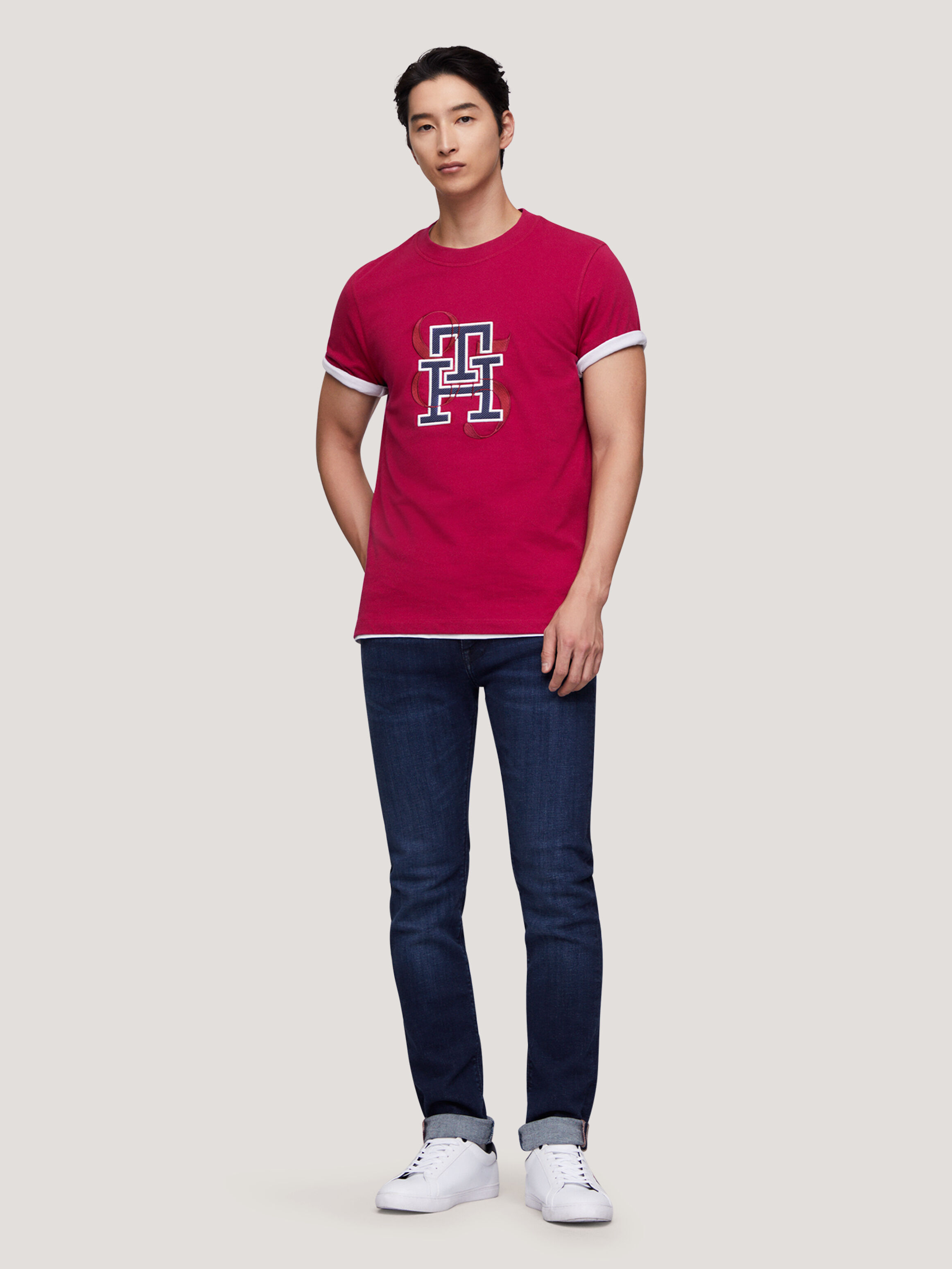 Red tommy jeans t shirt hot sale