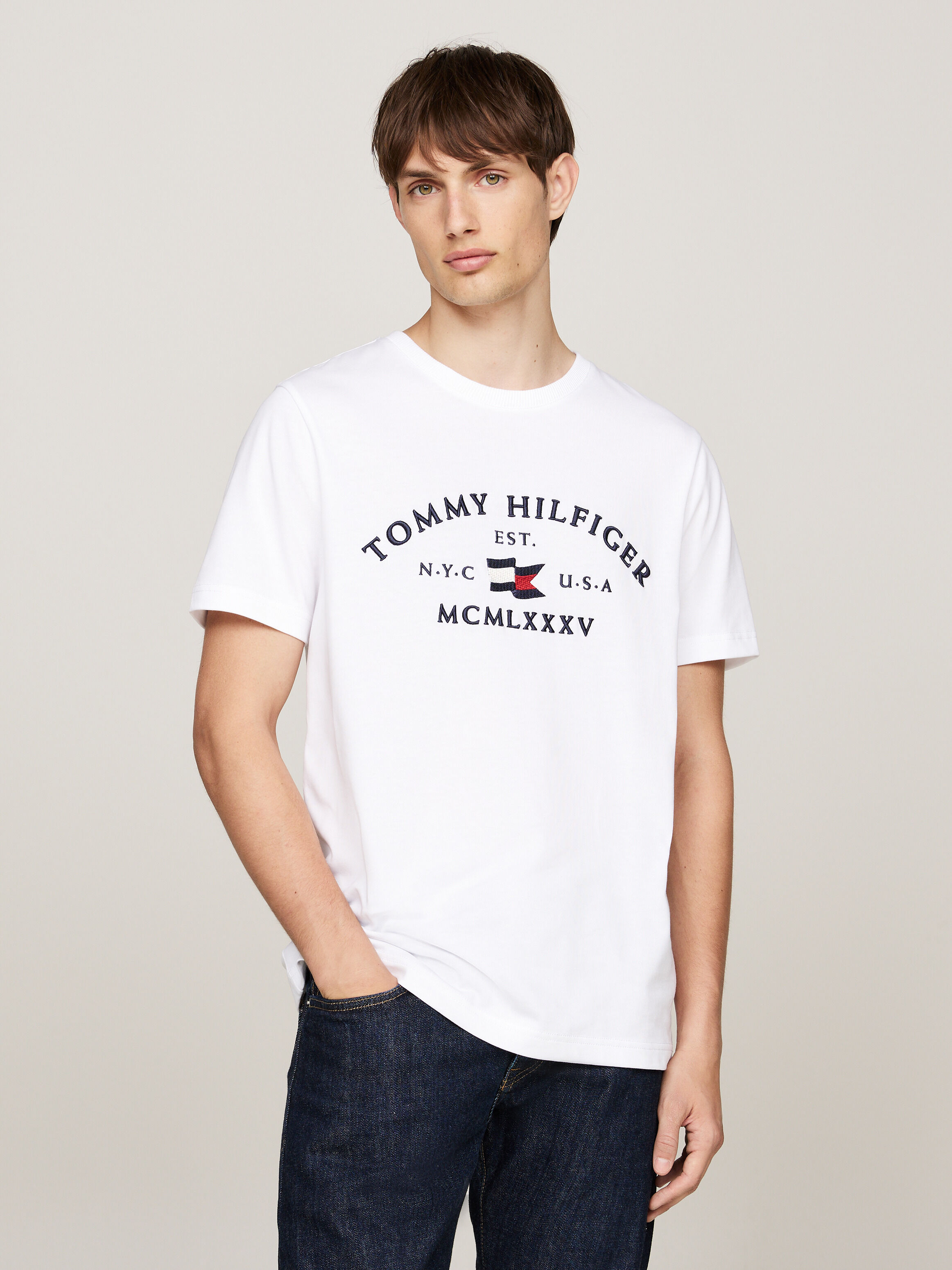 Tommy hilfiger badge t shirt discount