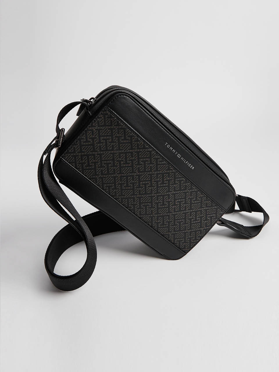 Mens bag singapore 2025
