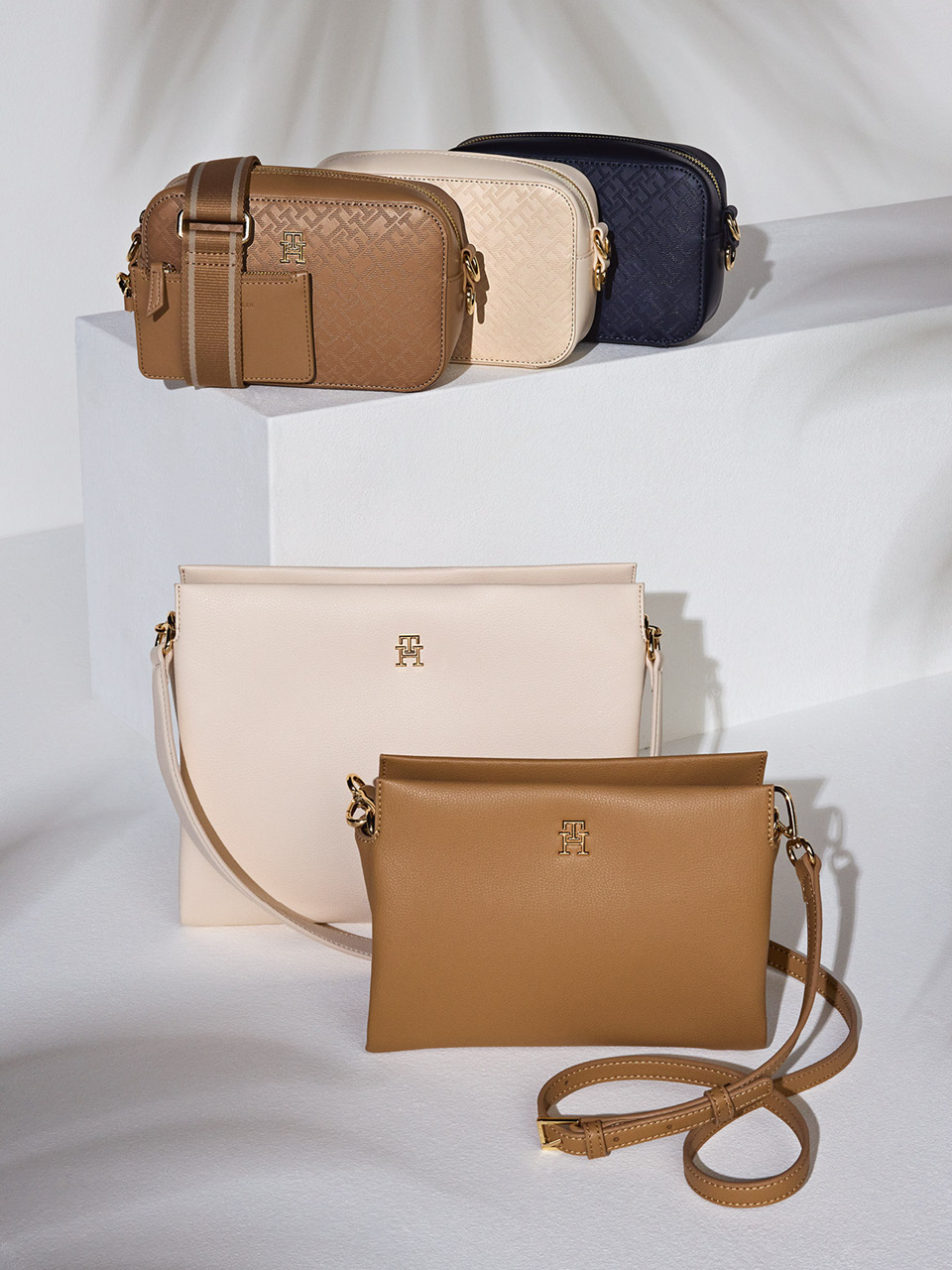 Tommy Hilfiger Women's Crossbody Bags